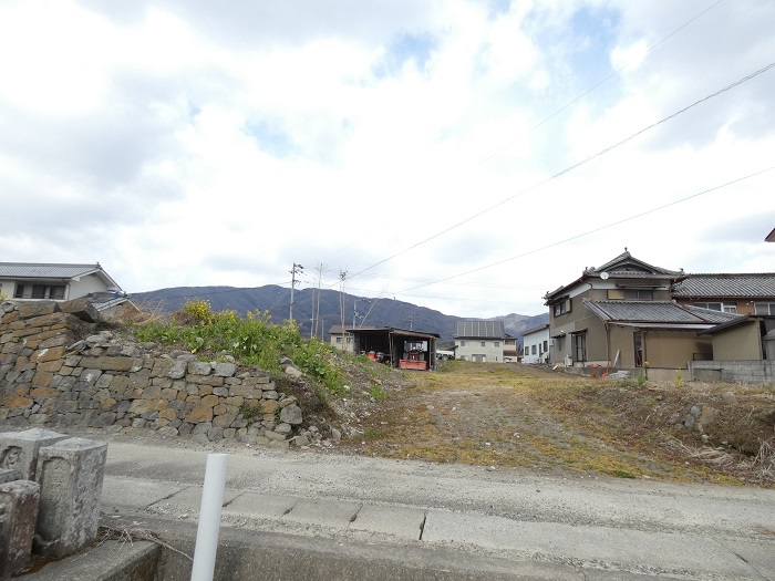 徳島県美馬市穴吹町三島舞中島１２６５土地